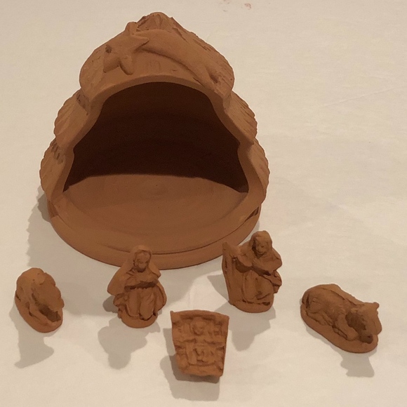 Other - VINTAGE CLAY NATIVITY 6 PIECE SET
